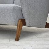 Design danois par Arne Hovmand-Olsen, canapé 3 places modèle 490, refait à neuf.