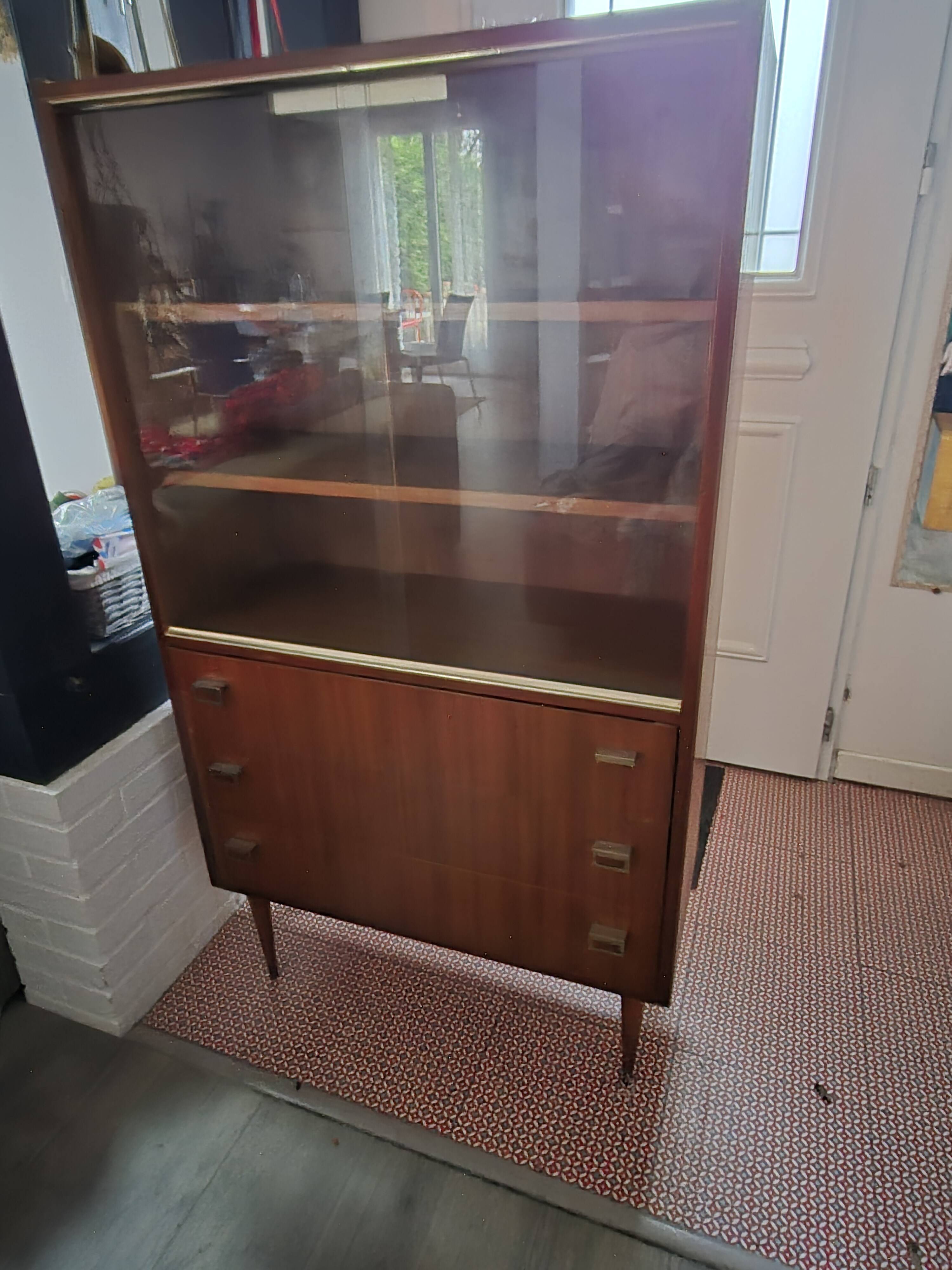 Vintage glass cabinet with 2 glass doors