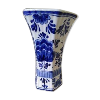Delft vase