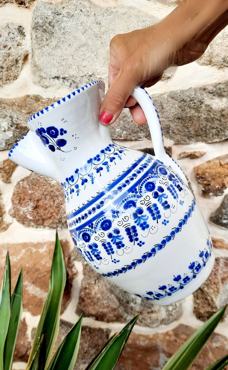 Ceramic pitcher cruz