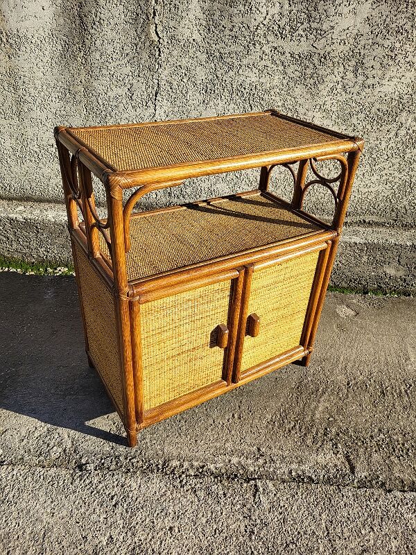 Floor floor 2 levels and 2 rattan doors