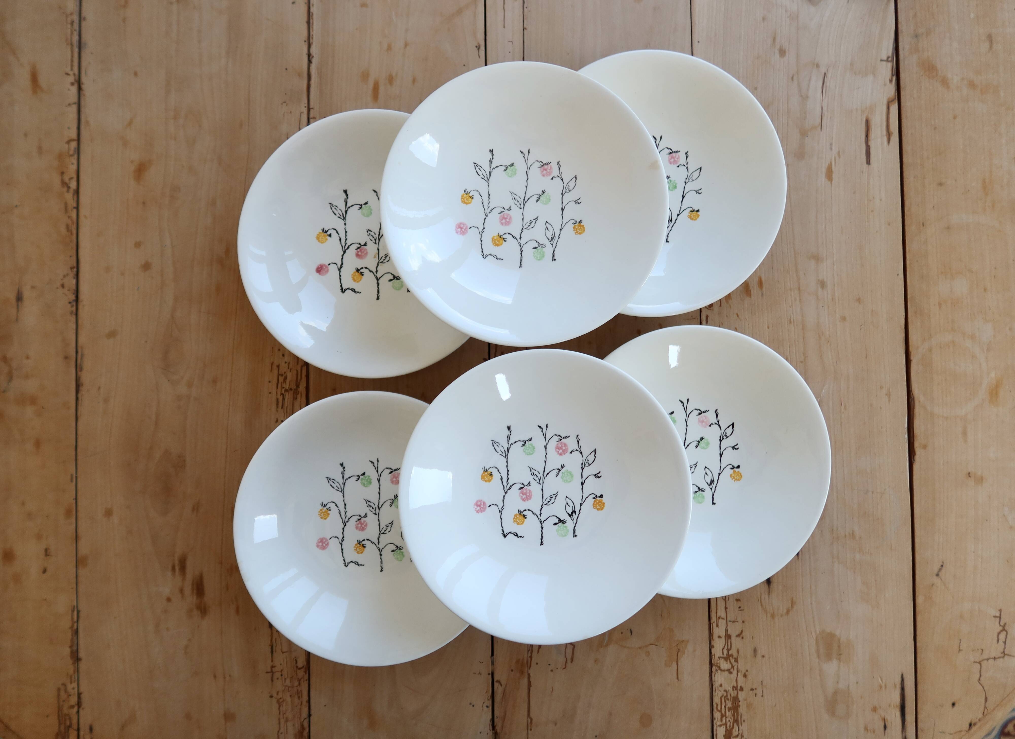 Vintage deep plates in Gien earthenware, model Marie-Claire.