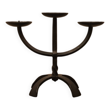 Brutalist three-light chandelier in hammered wrought iron, France, 1960s