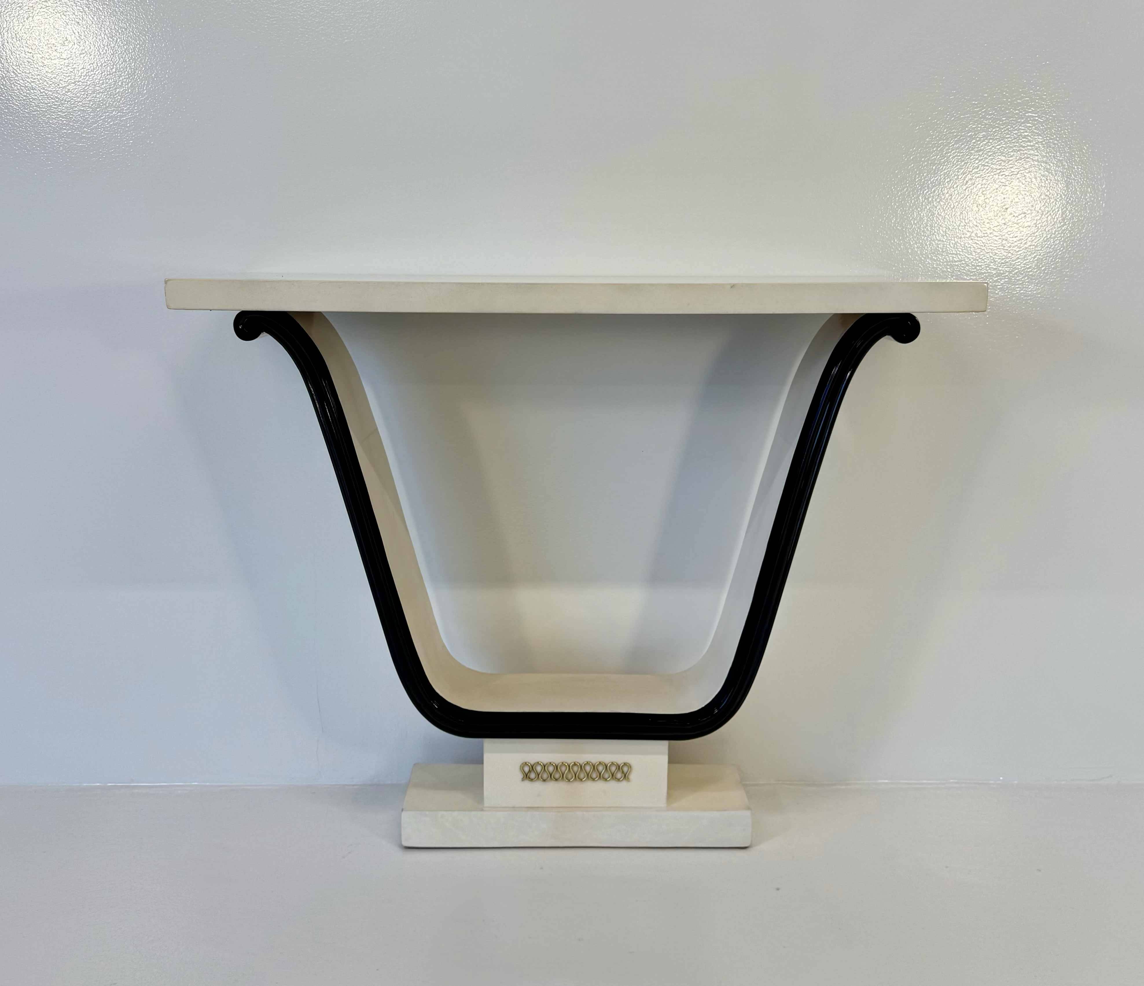 Elegant Italian Art Deco Console from the late 1940s, attributed to Osvaldo Borsani