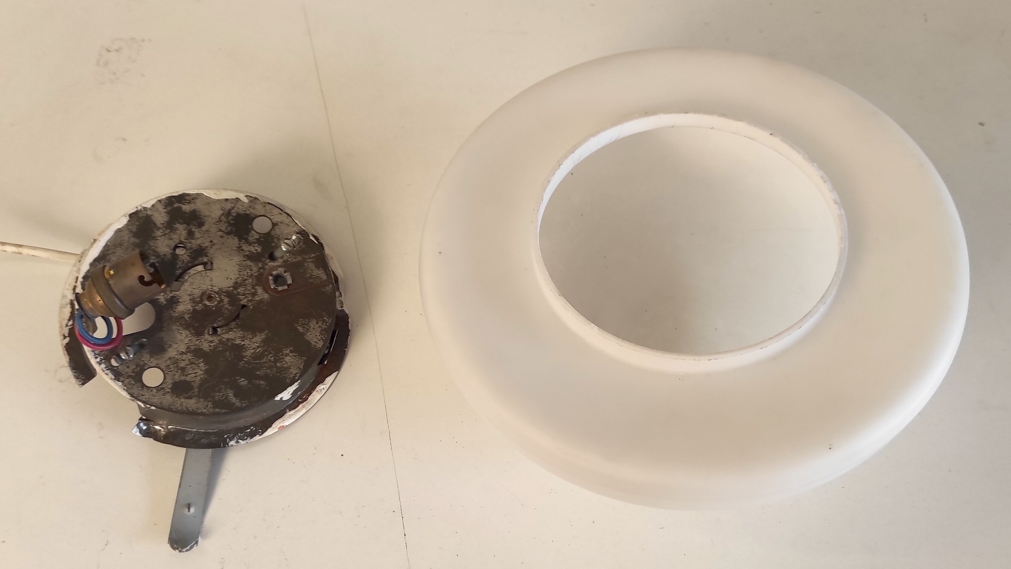 Ceiling lamp/wall lamp globe in sandblasted white glass – 70s/80s