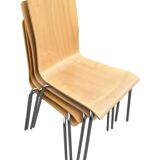 Chaise en bois avec piètement en métal