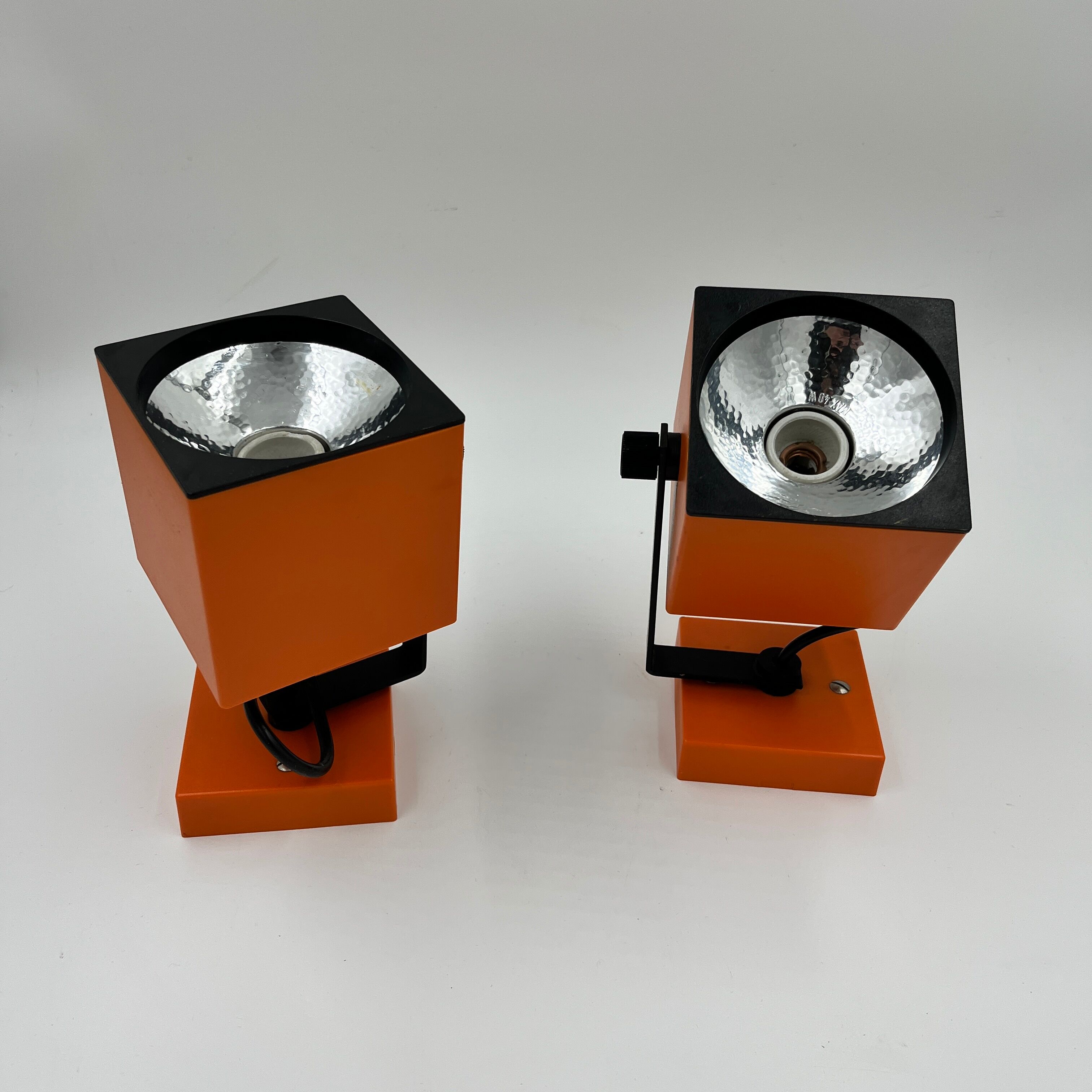 Set of two orange spots Philips NCS 109