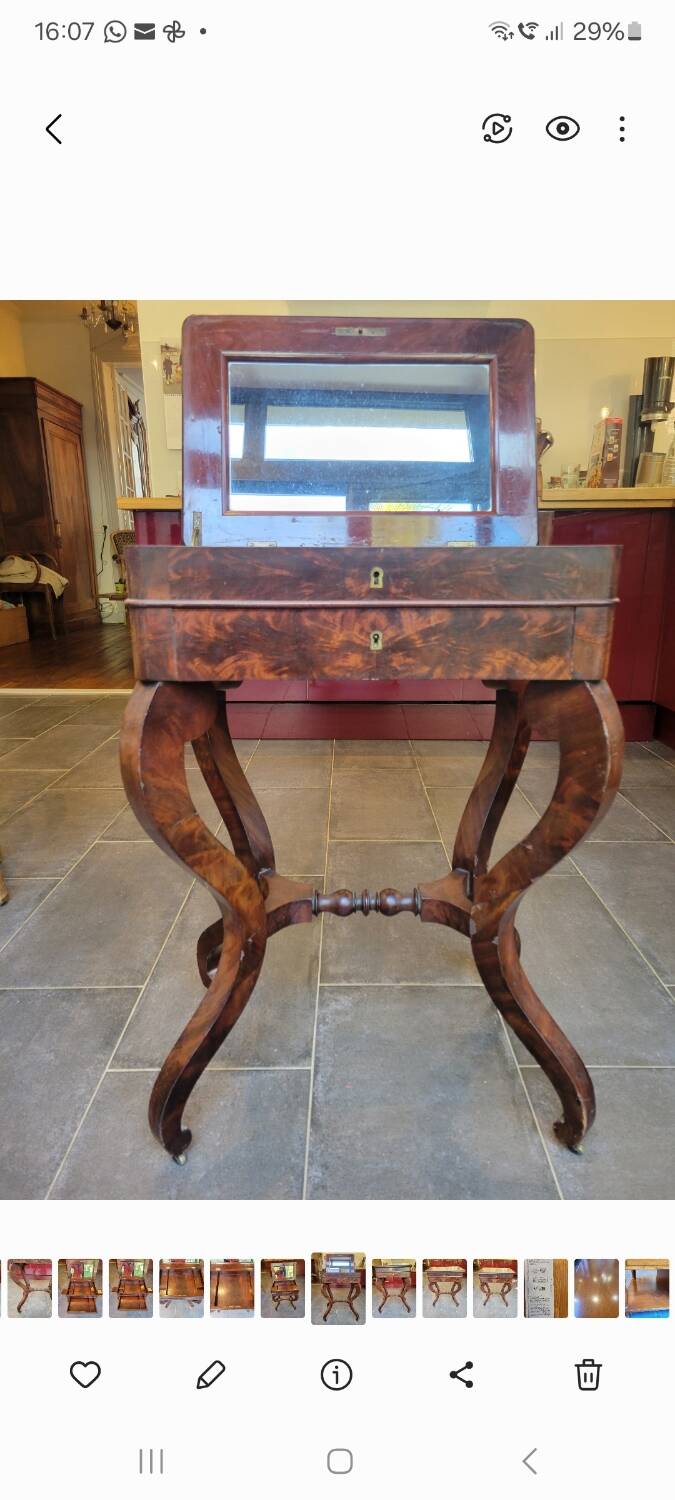 Coiffeuse en ronce d'acajou, époque Restauration, vers 1820