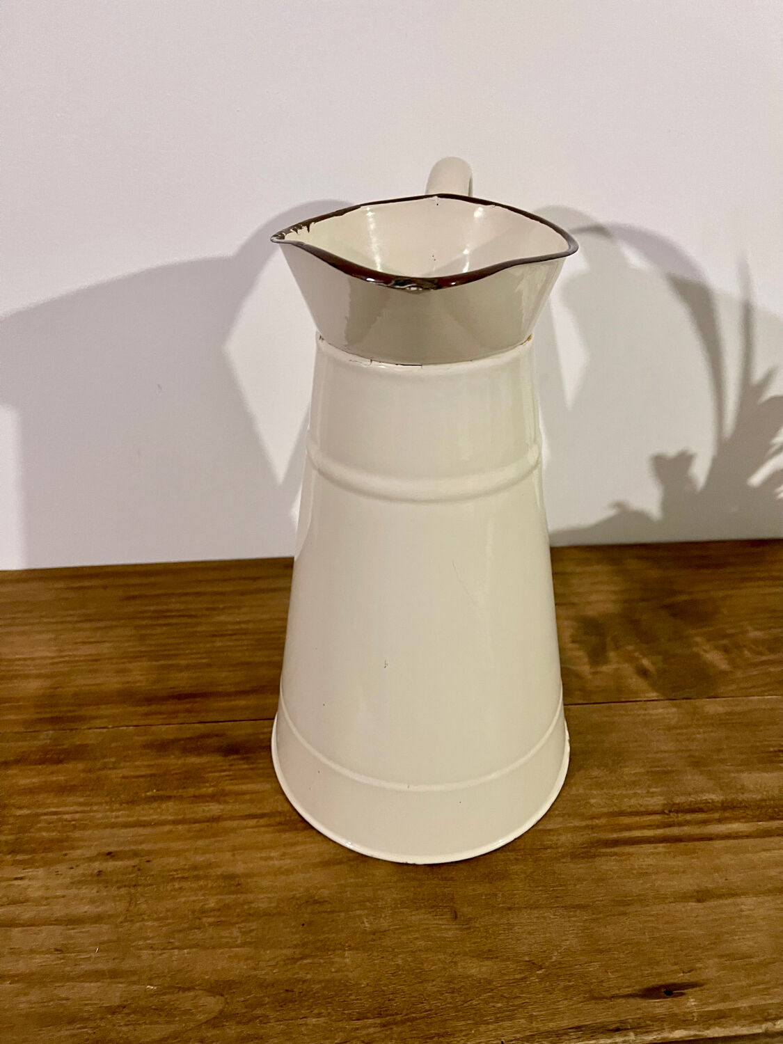 Enamelled sheet metal pitcher