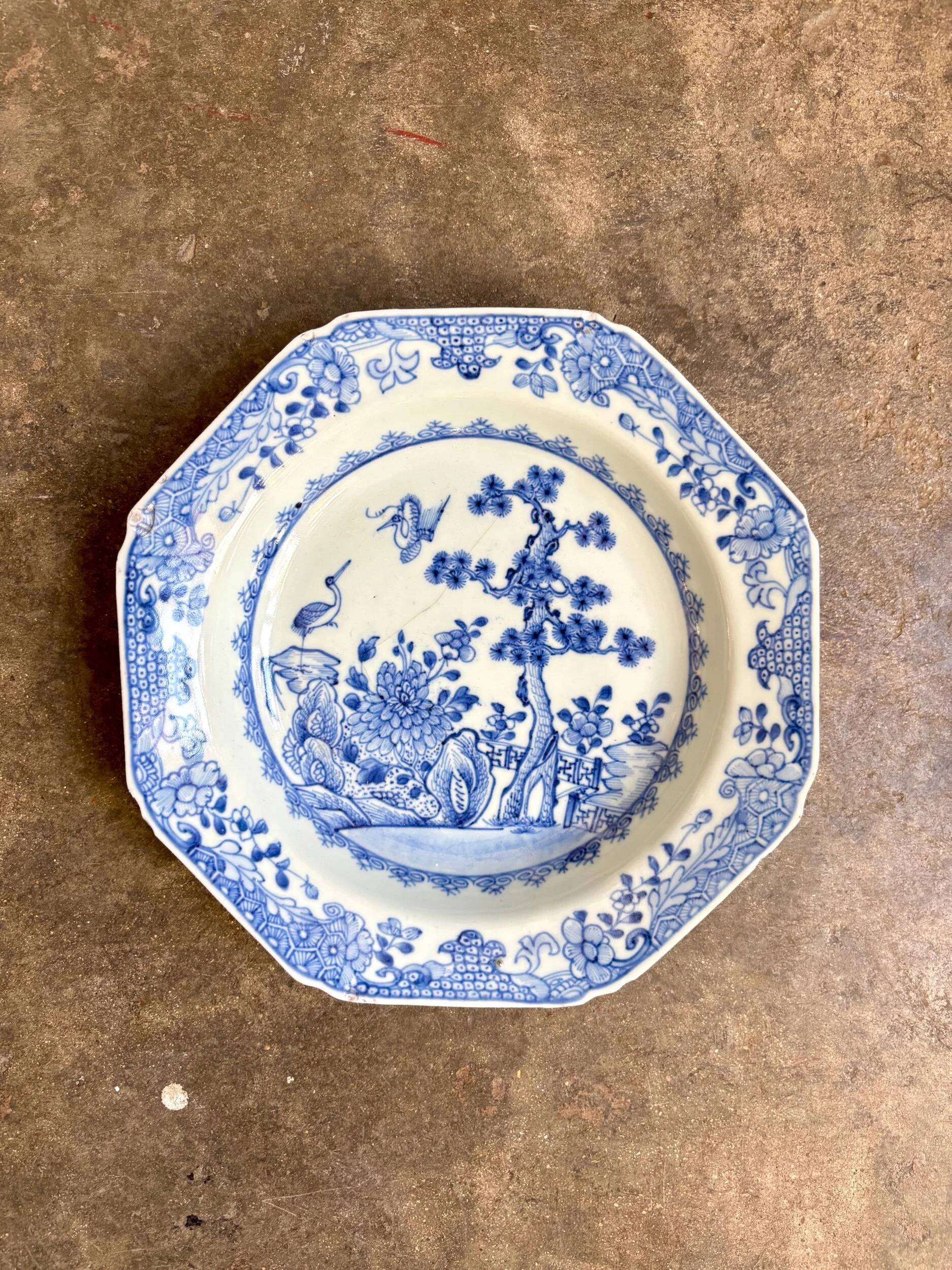 Octagonal deep plate from the Compagnie des Indes in blue porcelain