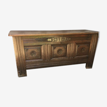 Large rustic maie chest in solid oak wood