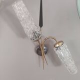 Set of 2 vintage 2-spoke wall lamps in gilded metal and diamond textured tulip glass