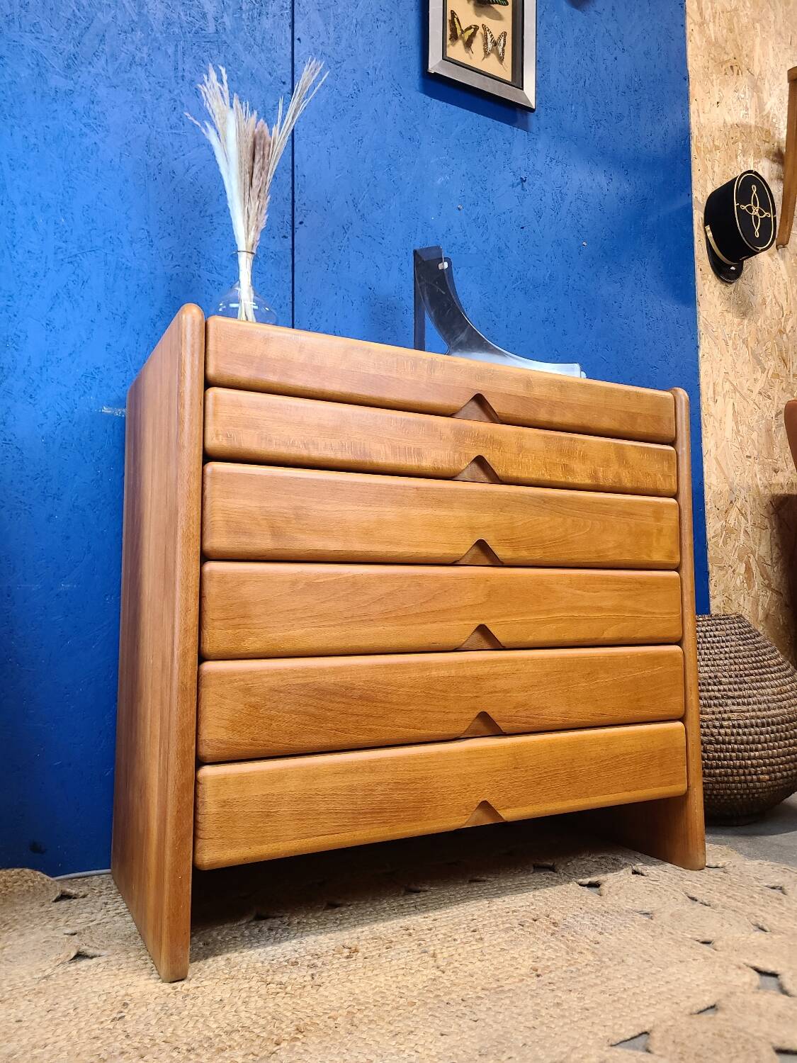 Commode vintage dans le goût de la maison regain