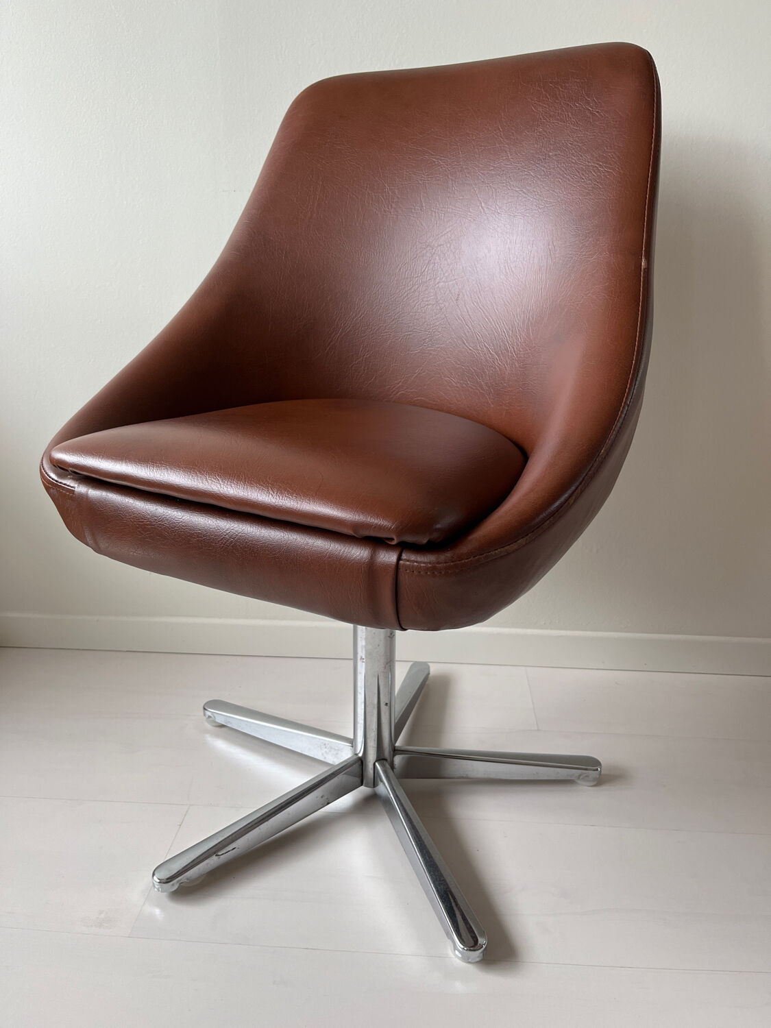 Swivel armchair 70s imitation leather