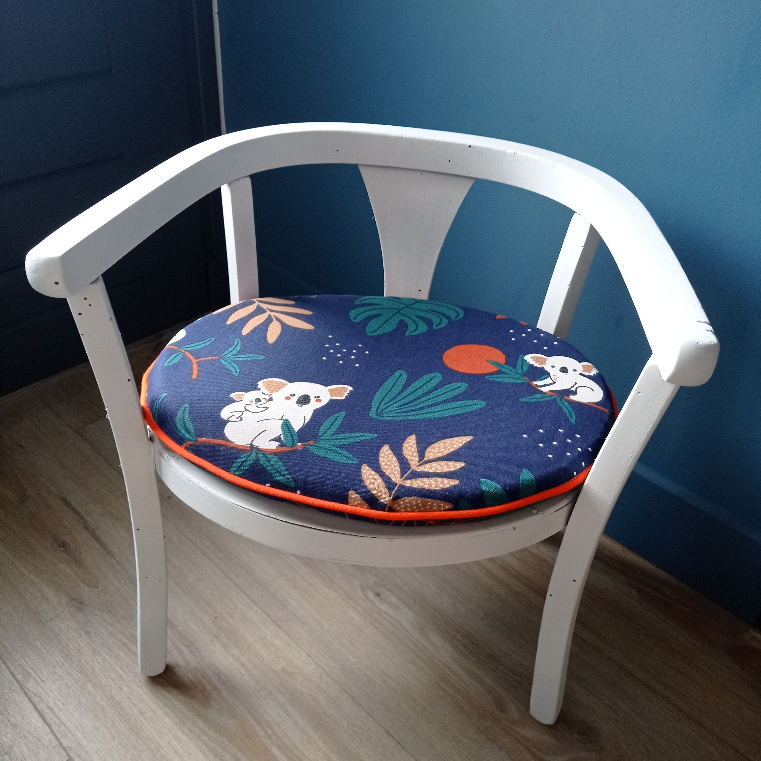 Children's chair restyled and its seat