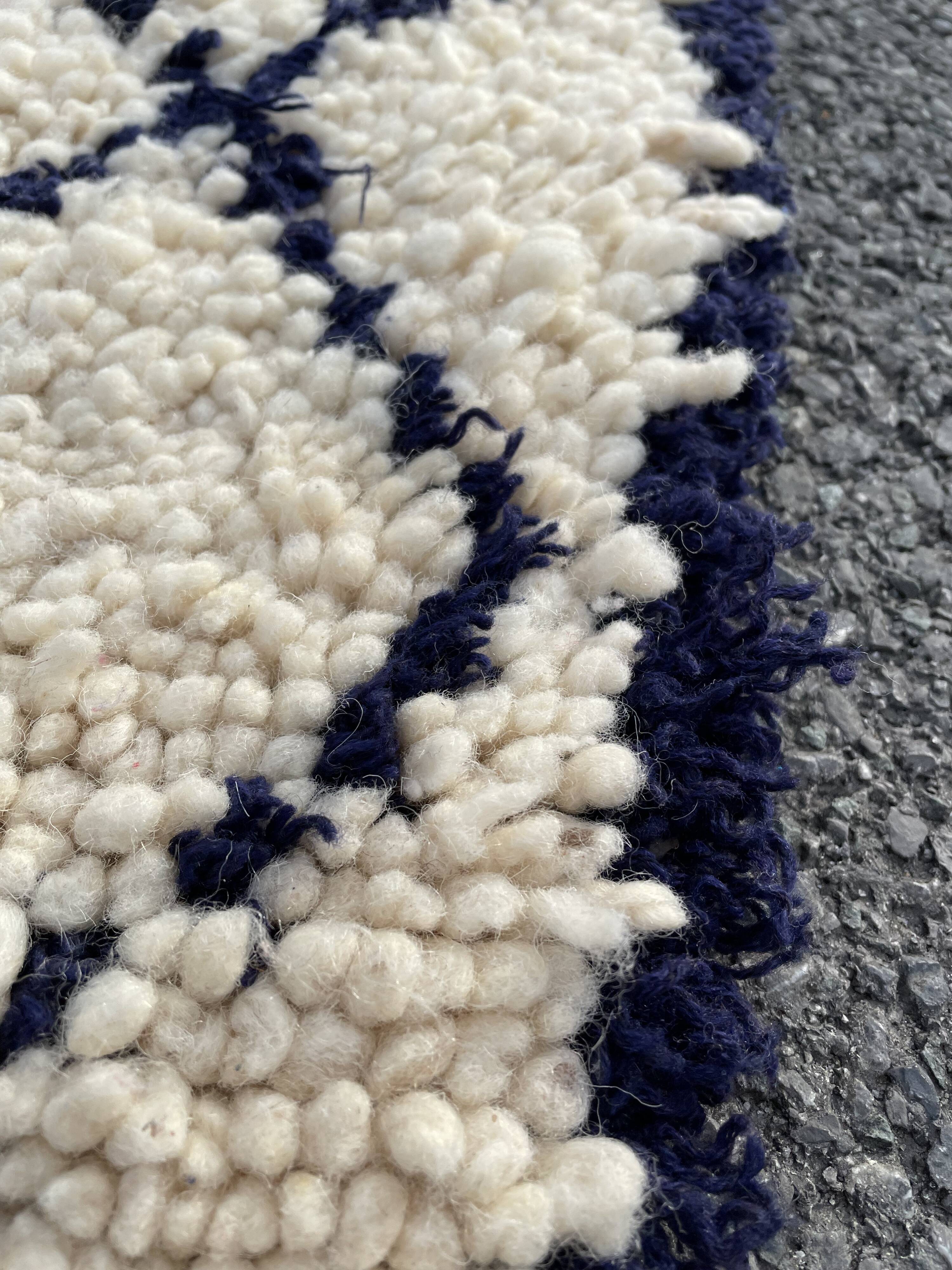 Carpet berbere beni ouarain vintage 110x235 cm