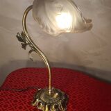 Art Nouveau bronze petal lamp with molded glass, 28 x 34 cm. Electricity OK