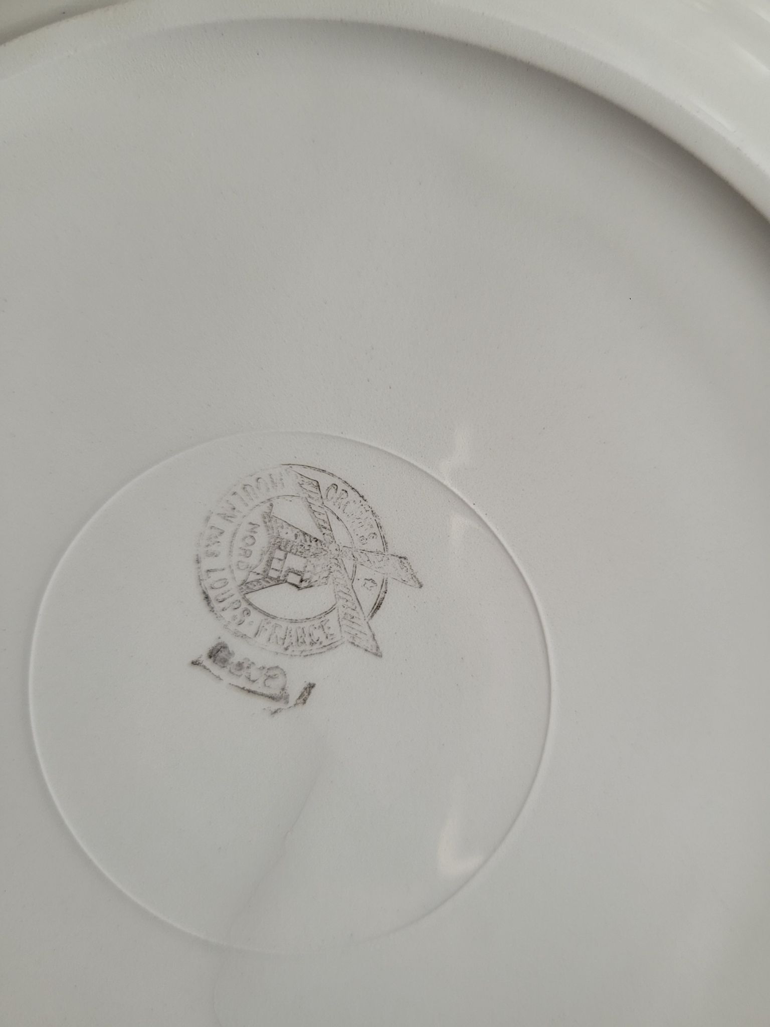 Set of 8 L'Eclat L'Amandinoise flat plates