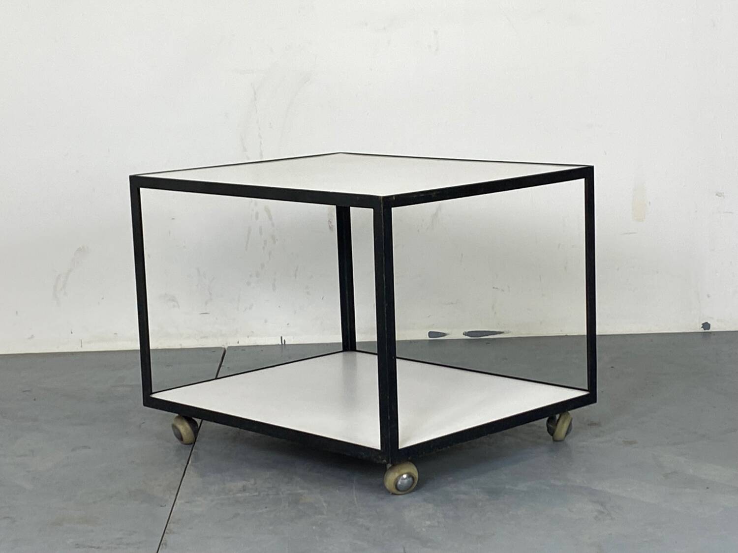 Table d'Appoint Roulante Mid-Century en Stratifié Blanc et Acier Noir par George Nelson pour Herman Miller, 1950s