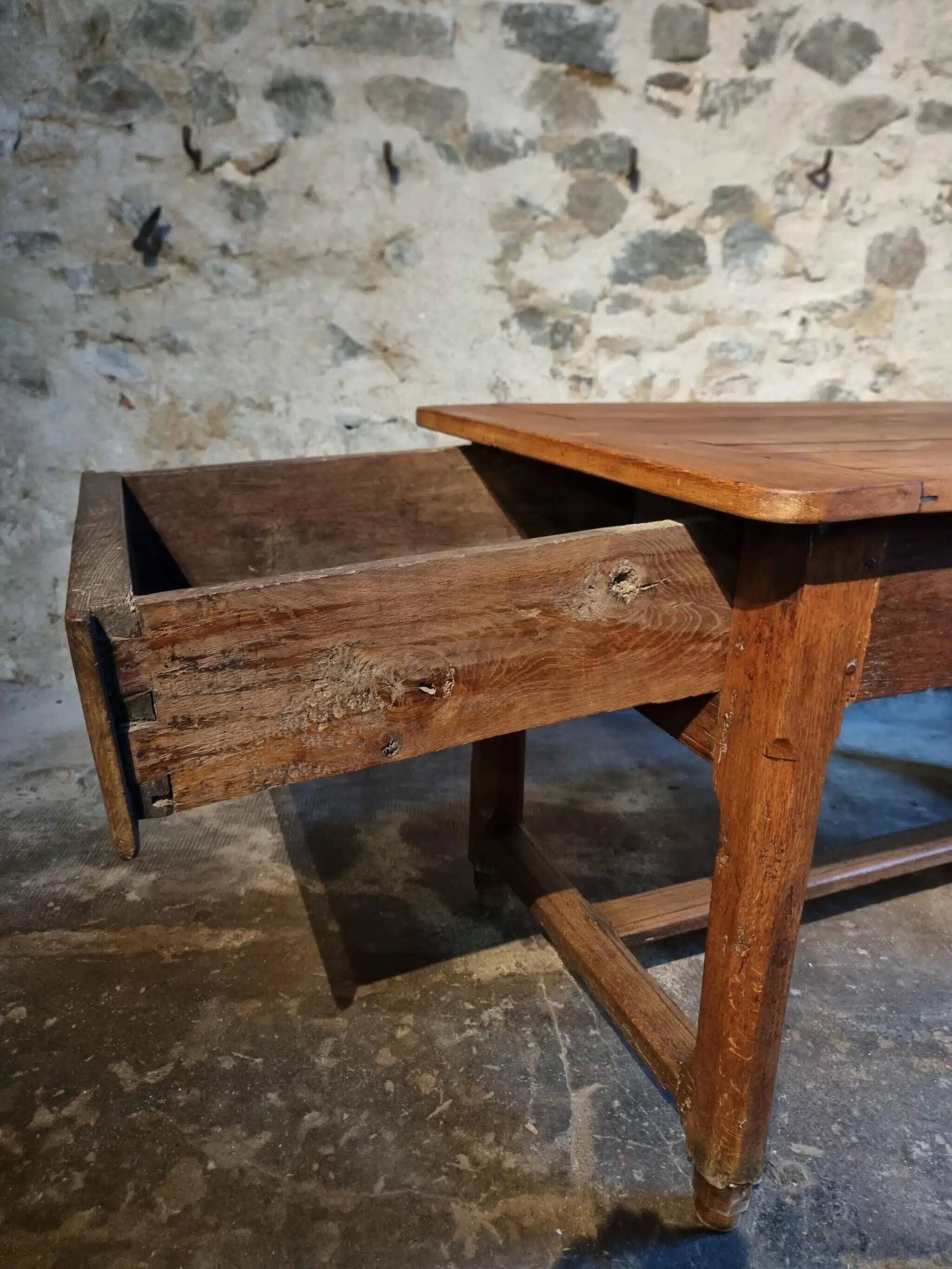 Rustic old oak table – Early 19th century