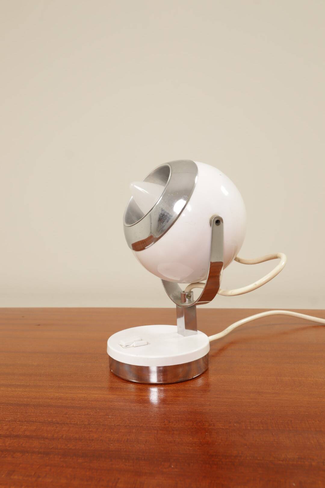 Lampe de bureau design moderne du milieu du siècle blanc chrome