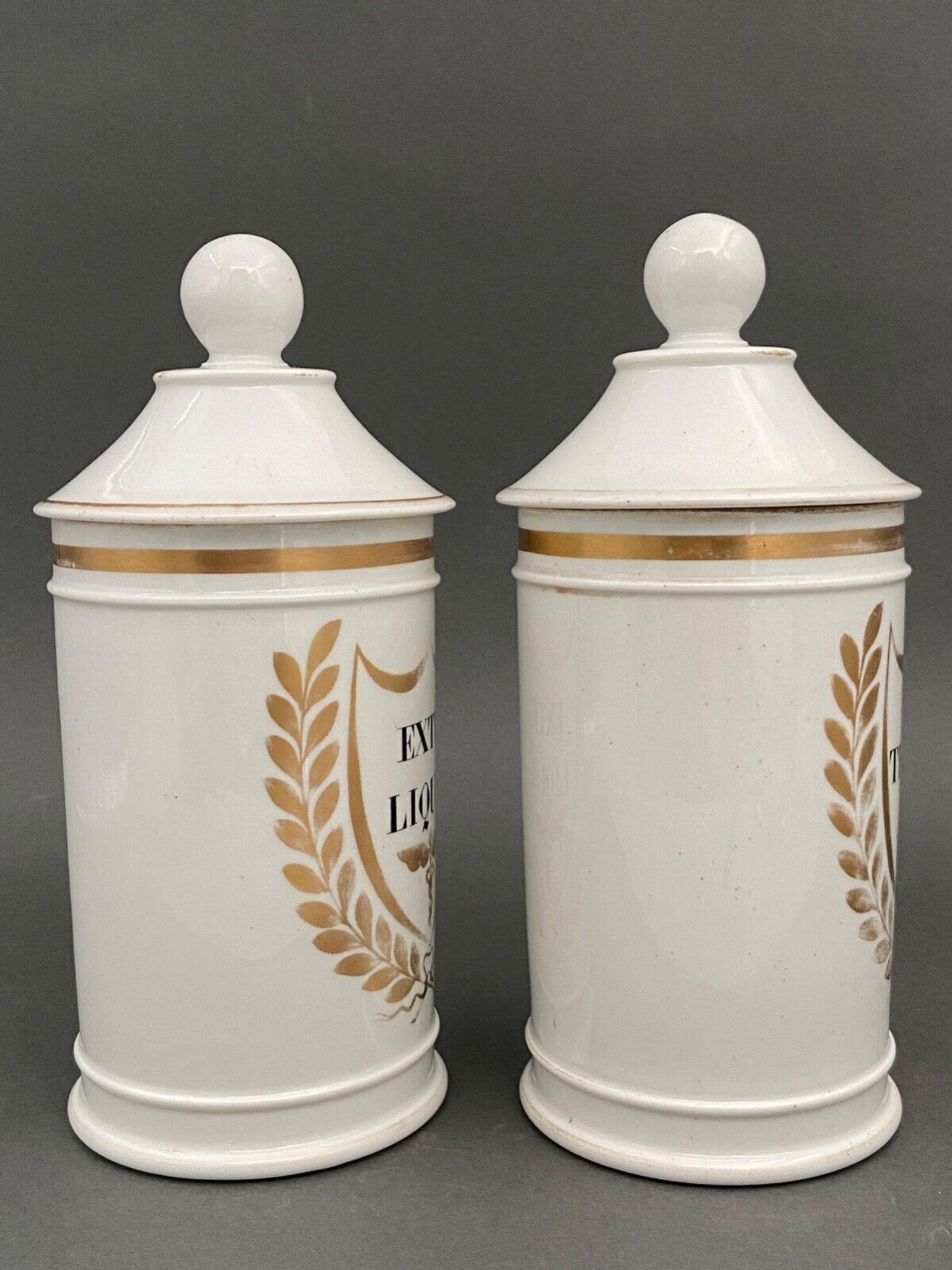 2 porcelain medicine jars nineteenth apothecary theriaca extr liquir