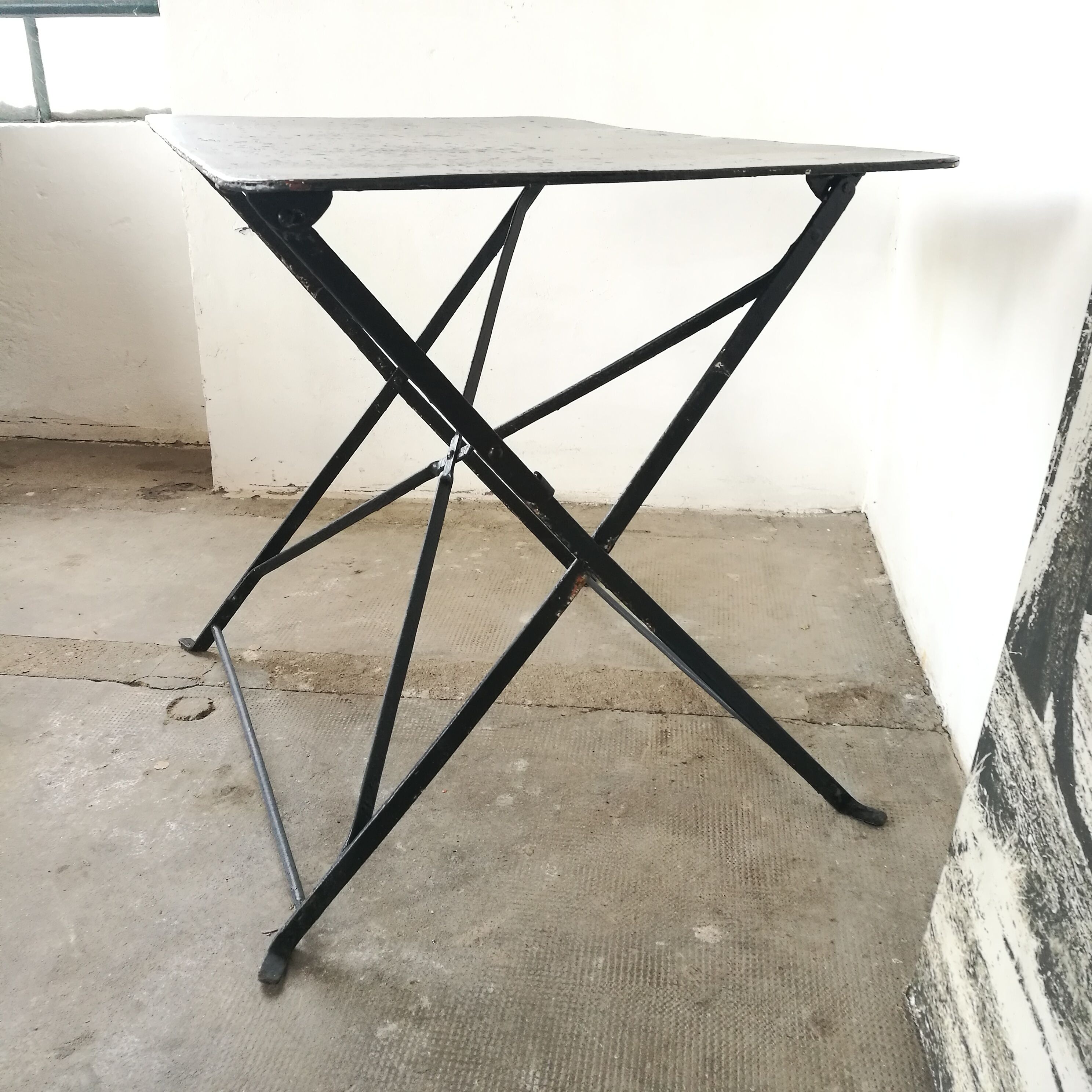 Folding garden table