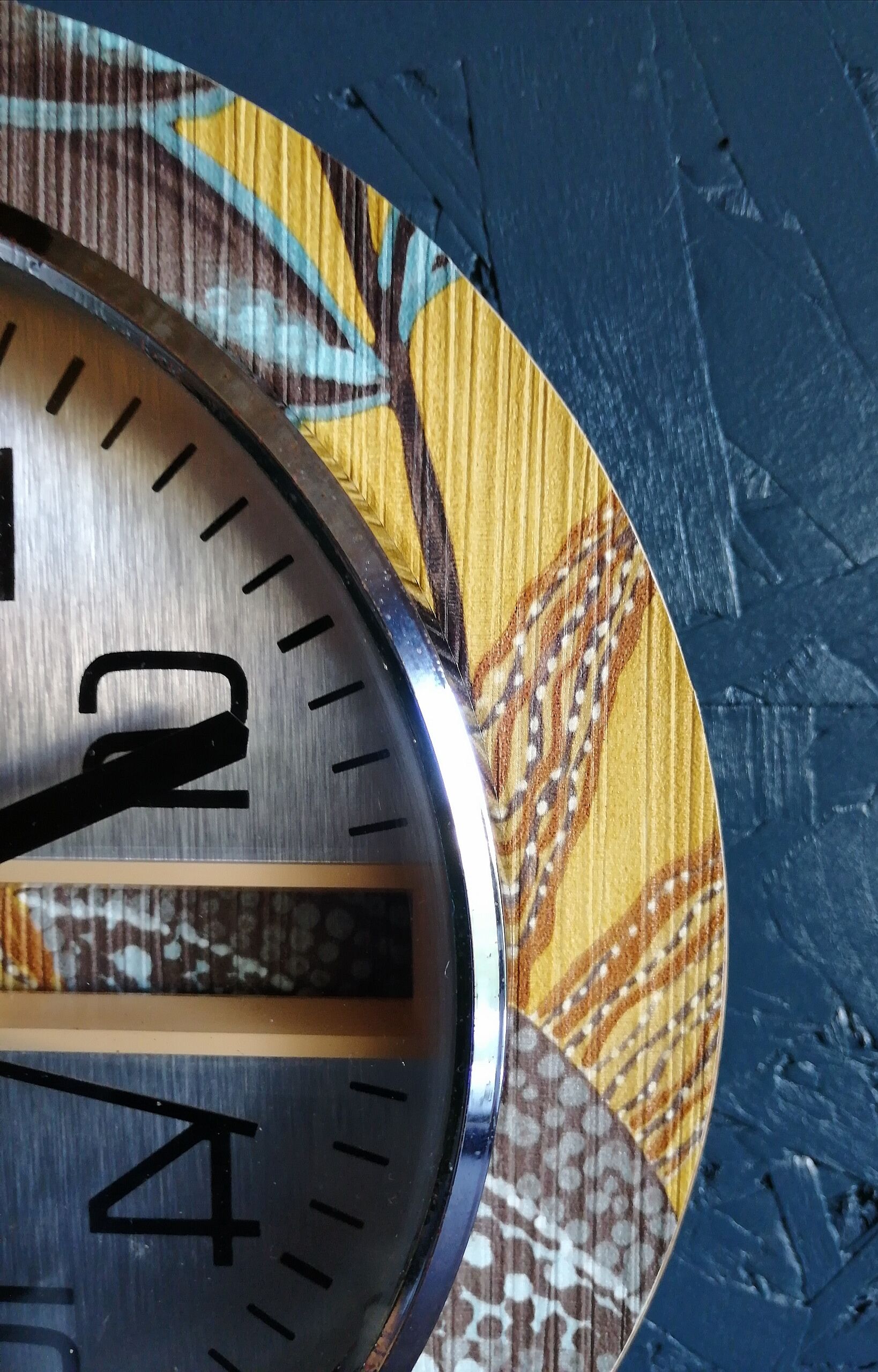 Clock formica vintage round silent wall clock "Kiplé yellow brown"