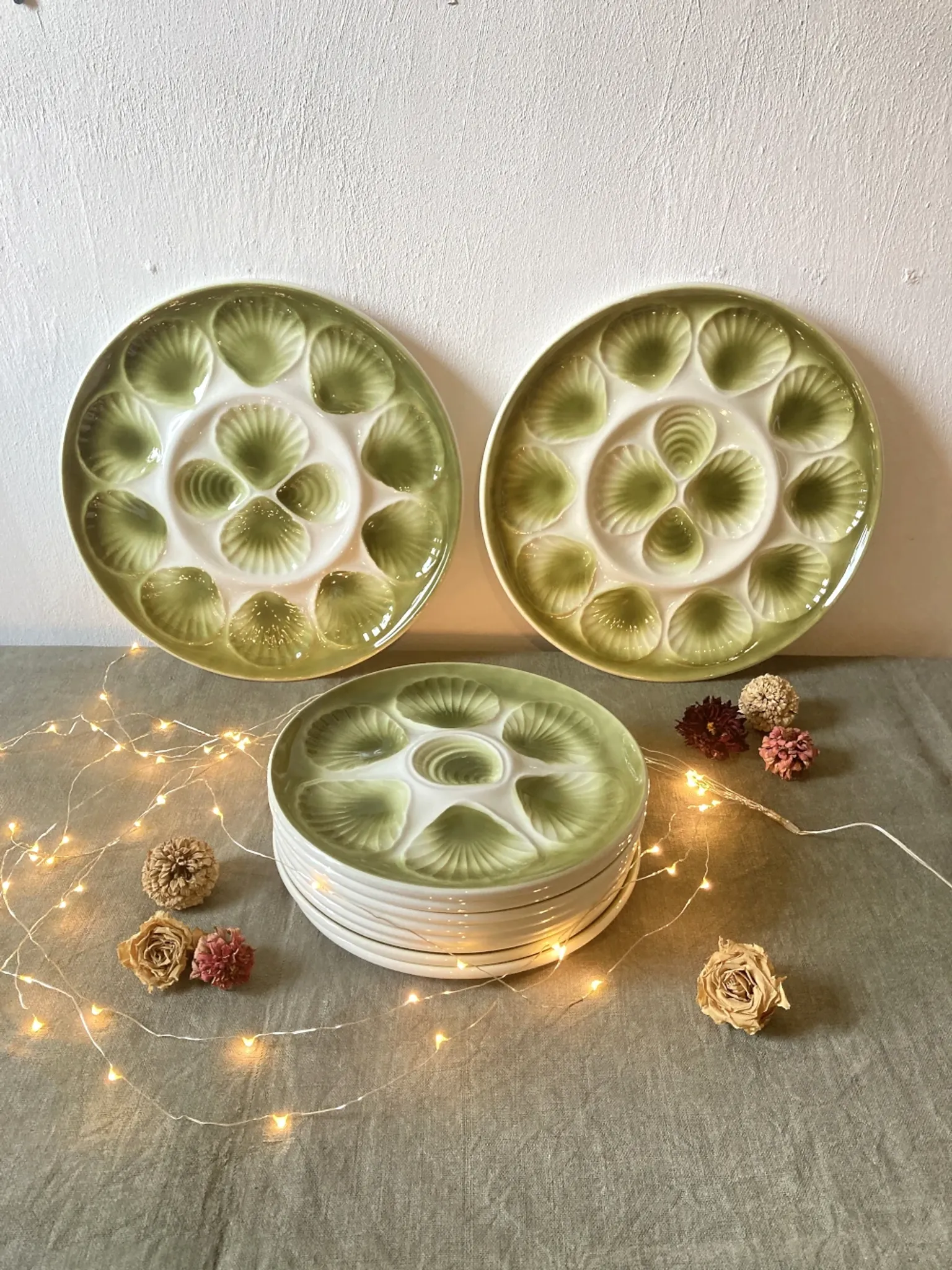 Oyster service Moulin des Loups – 8 plates and 2 dishes, 1970s