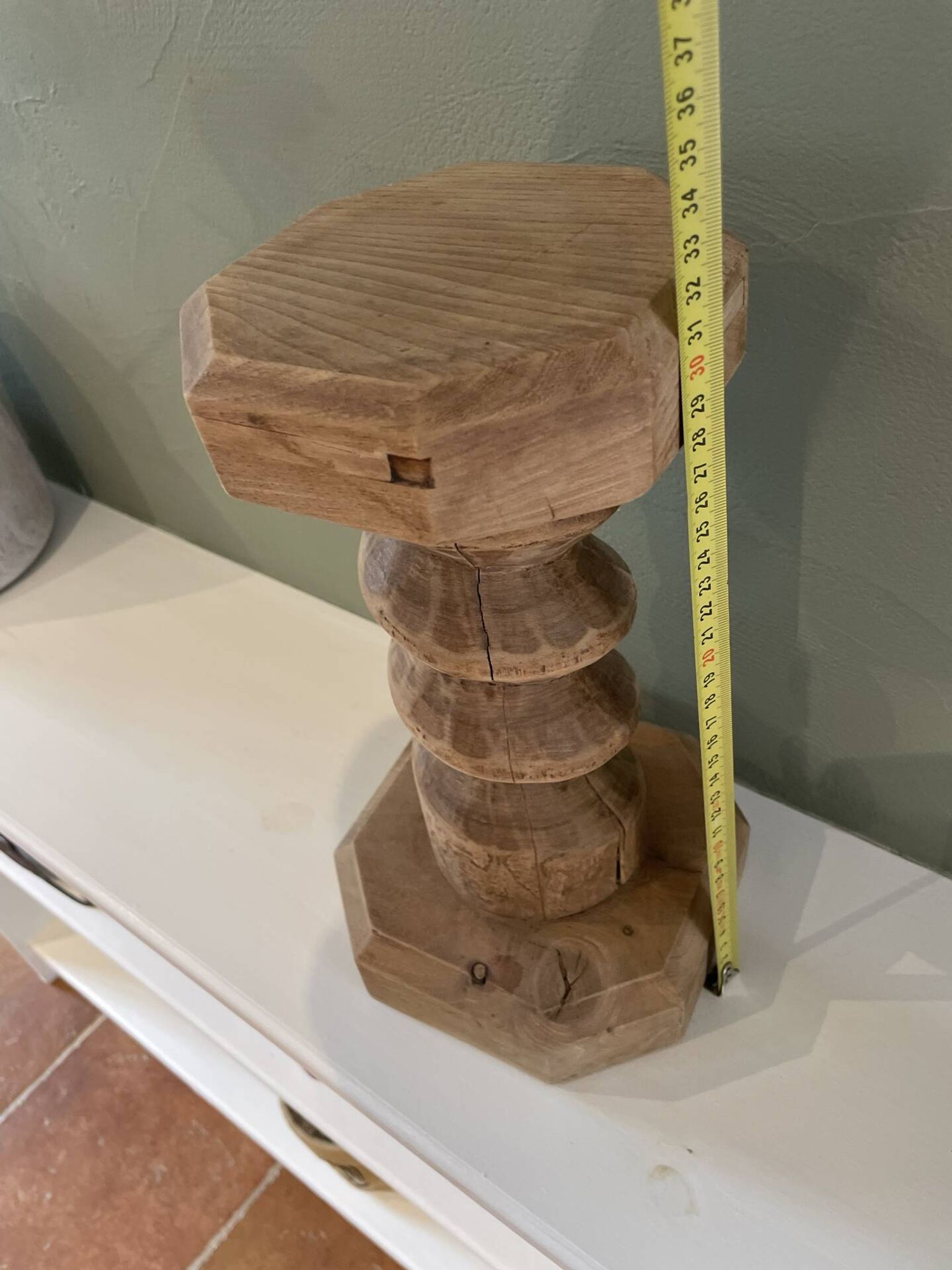 Show the decorative press.