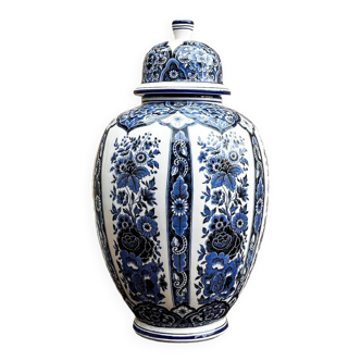 Old Delft vase