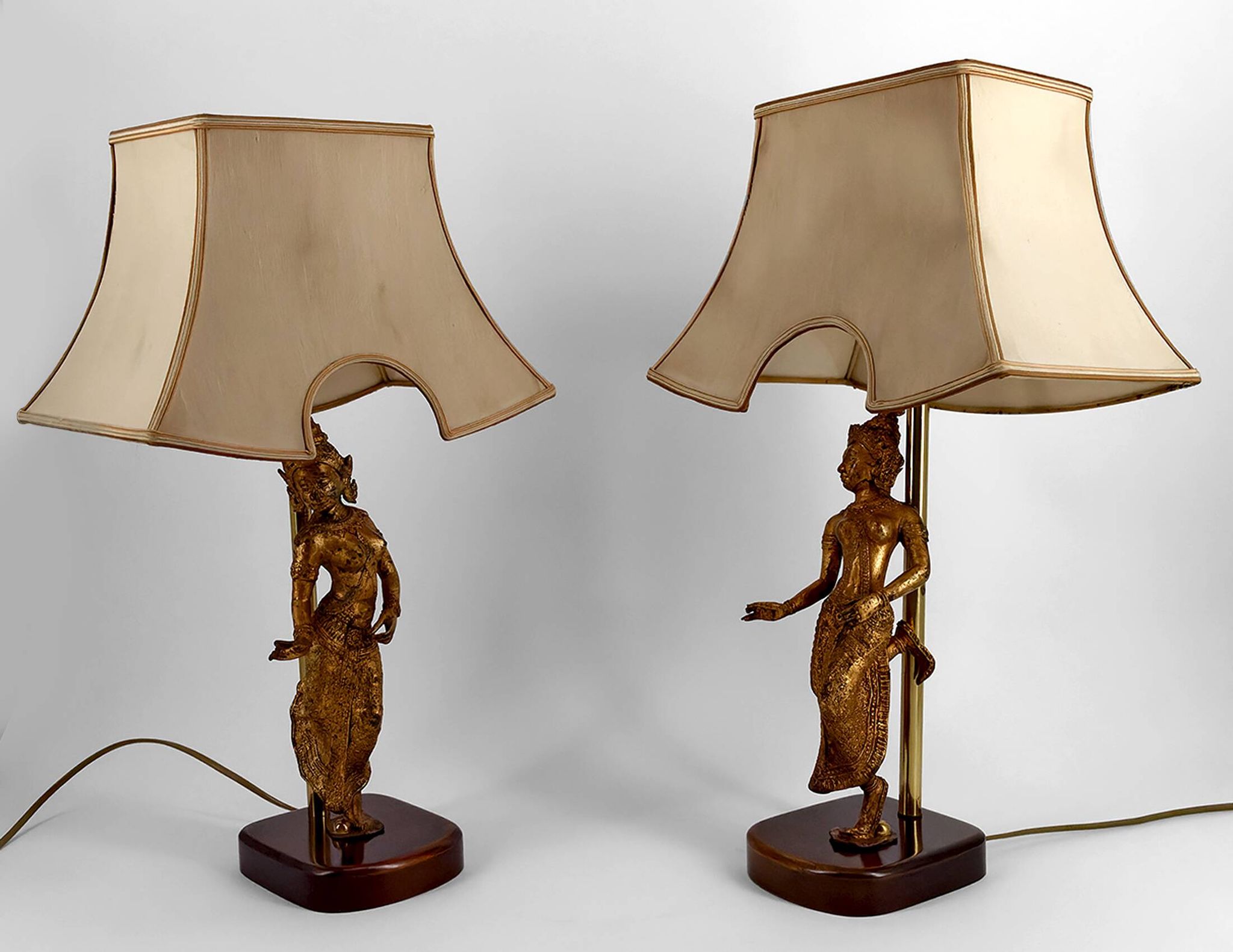 Paire de Lampes Sculpturales en Bronze Doré, Danseuses Thaïs, XXe
