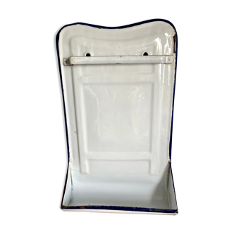 Enamelled utensil holder
