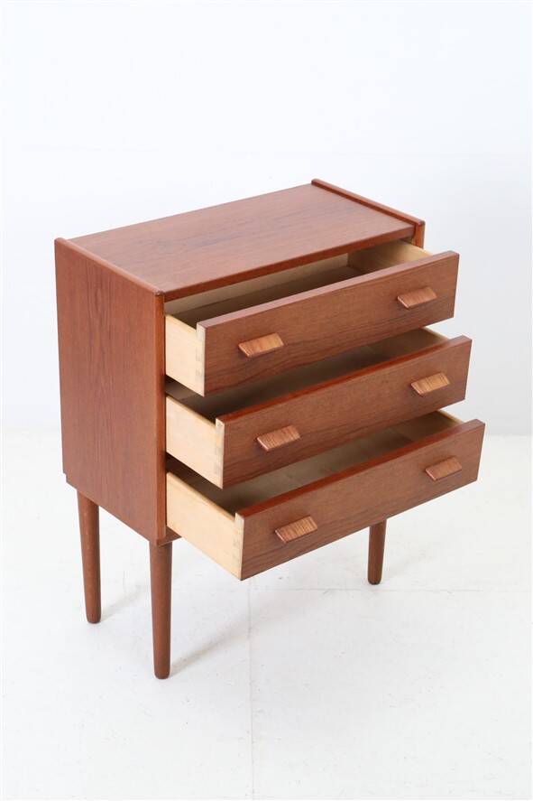 Rare teak chest of drawers by Carl Aage Skov for Munch Møbler / Mid-century Danish modern design / 1960s