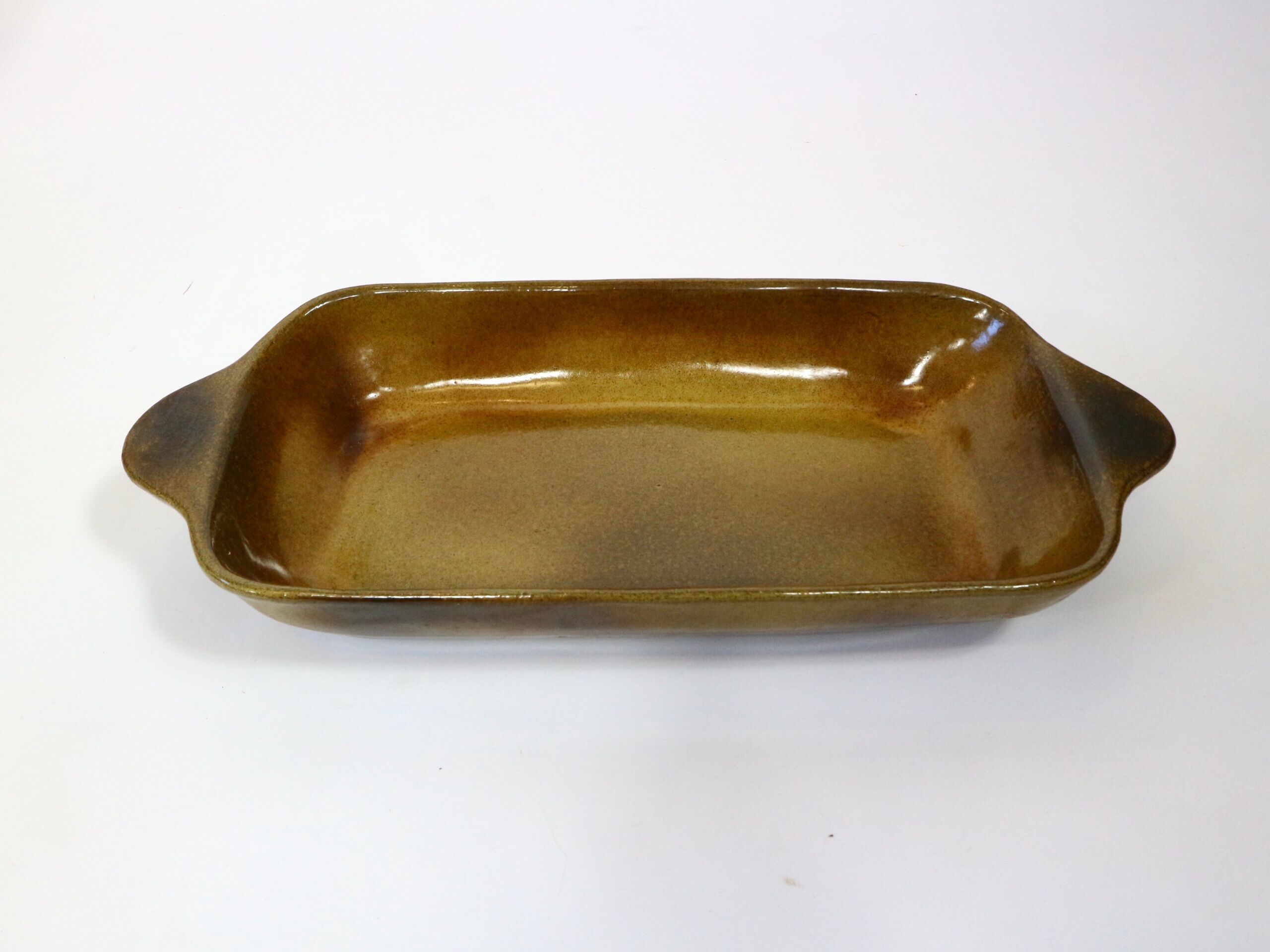 Vintage service plates and serving trays, 39 pieces, silk-screened.