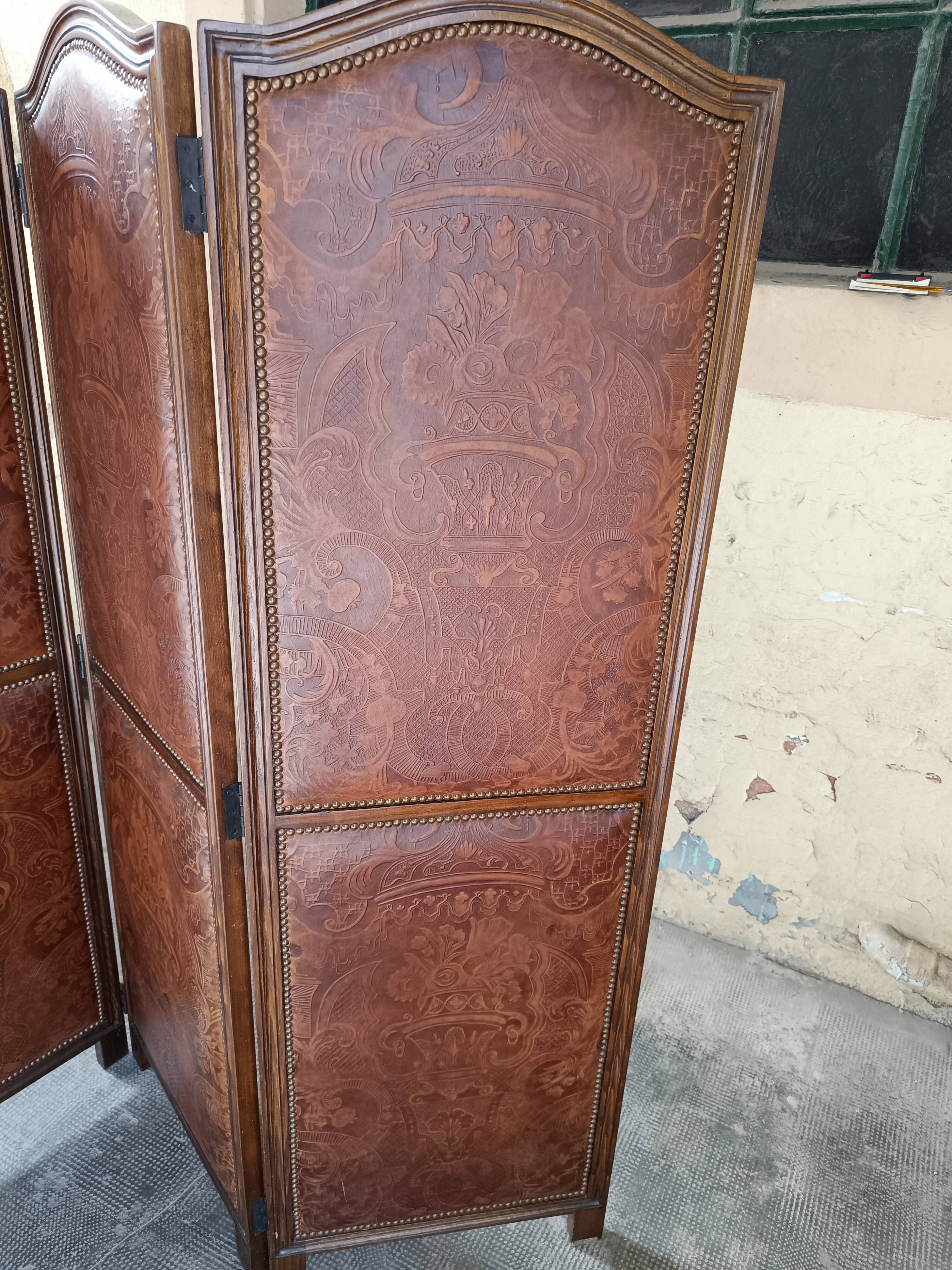 4-leaf wood and leather screen