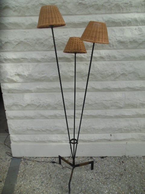 Vintage tripod lamppost