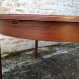 Scandinavian table with extension
