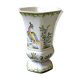 Vase médicis lallier à Moustiers faïence polychrome échassier vert bleu jaune