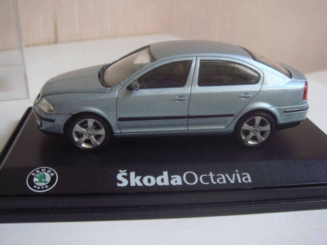 Skoda octavia 1996 silbergrau abrex 1/43