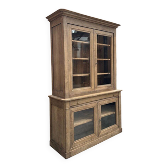 Display cabinet from the late 19th century