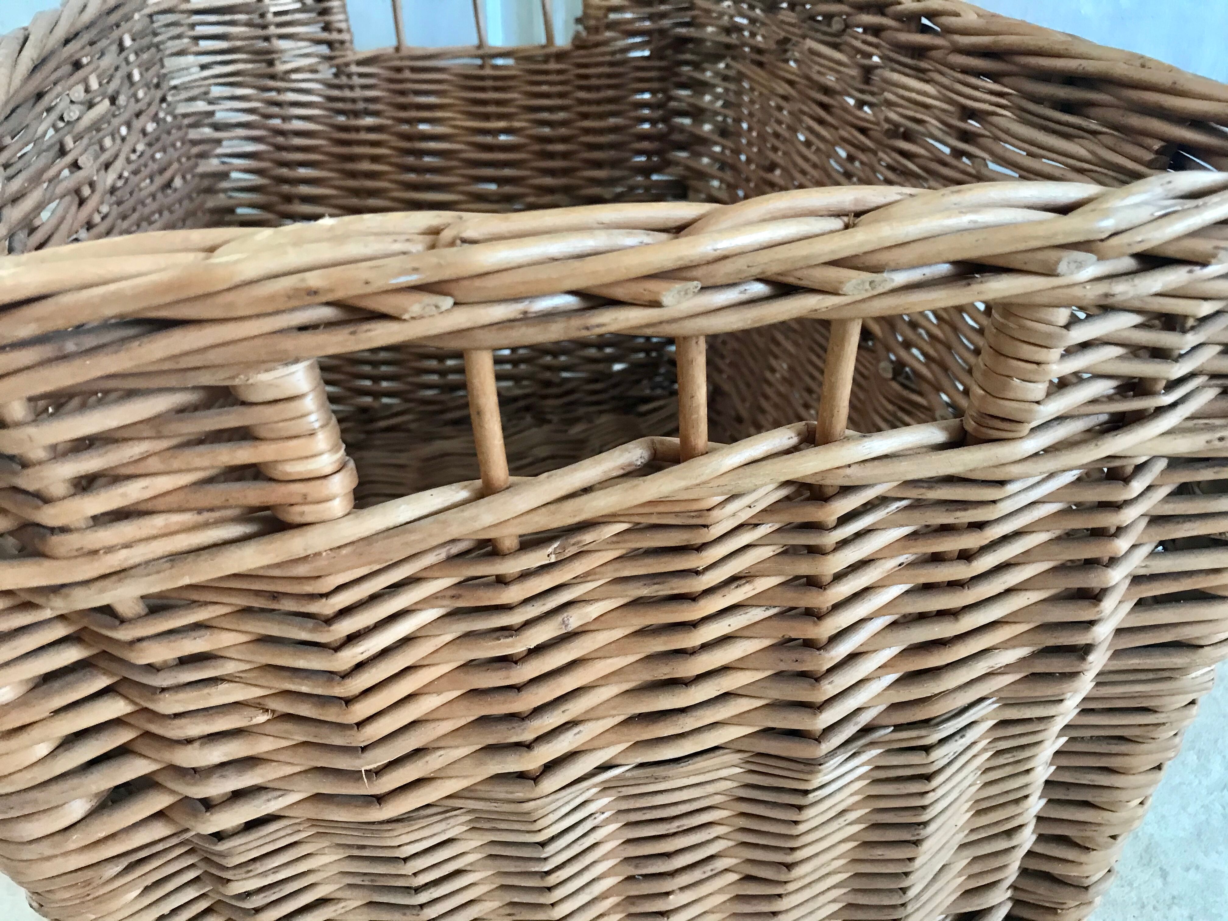 Wicker laundry basket