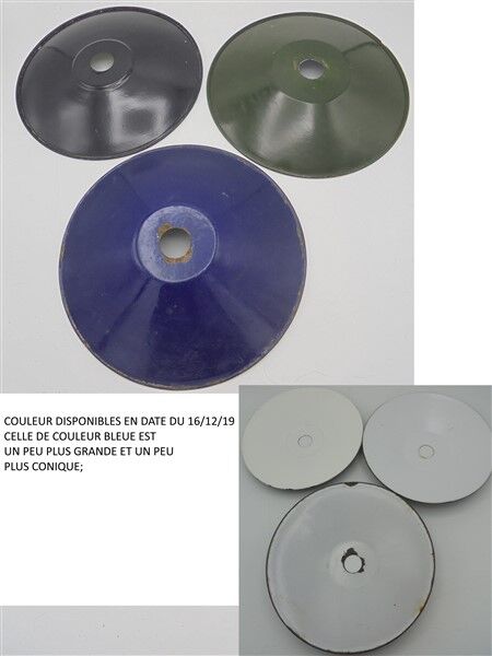 Trio of green enamelled sheet metal hanging lamps