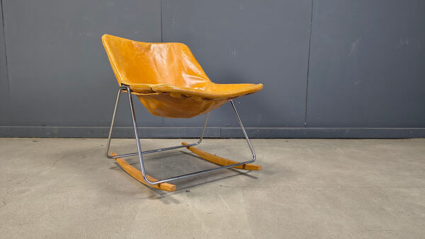 Rocking chair G1 par Pierre Guariche, années 1950.