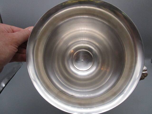 Antique silver-plated champagne bucket in the Médicis style.