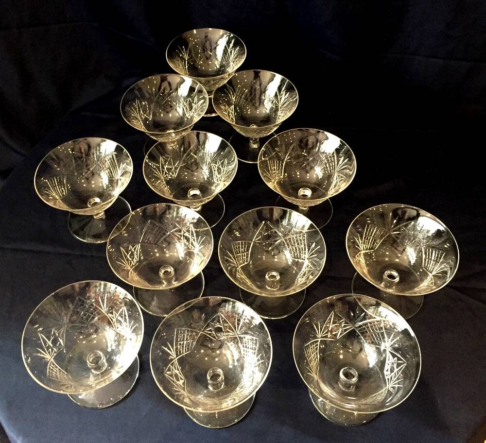 Set of 11 champagne cups in st-louis-cut crystal tabletop art