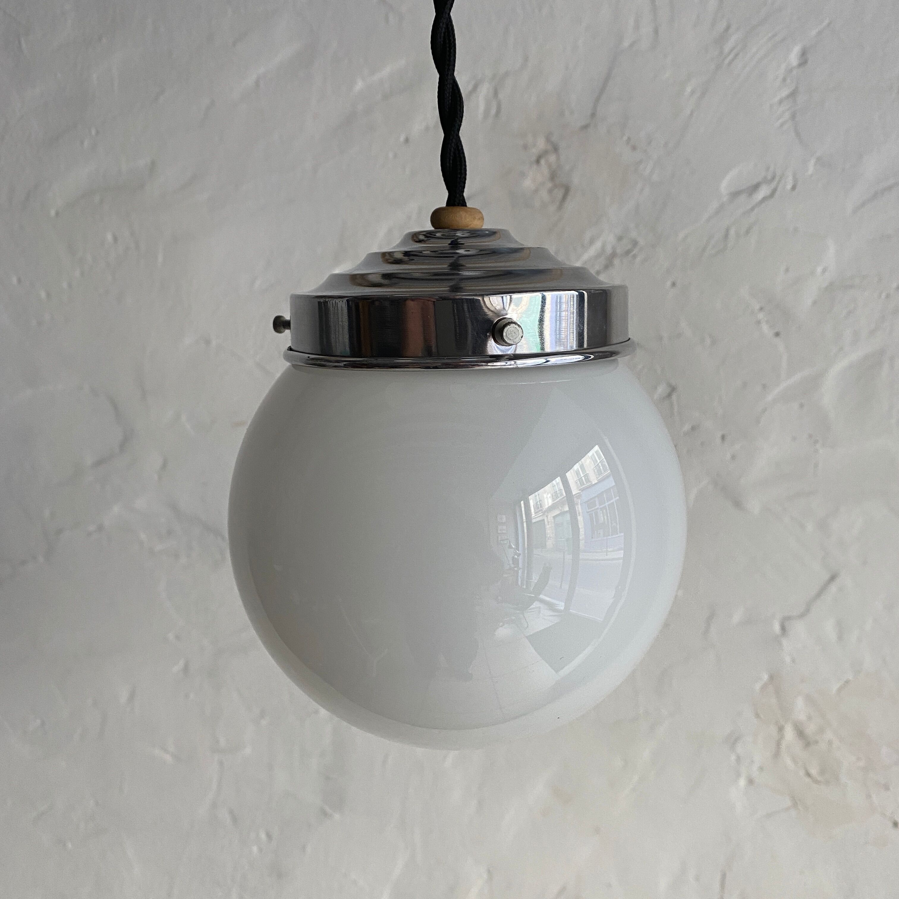 Lot 2 opaline hanging lamps