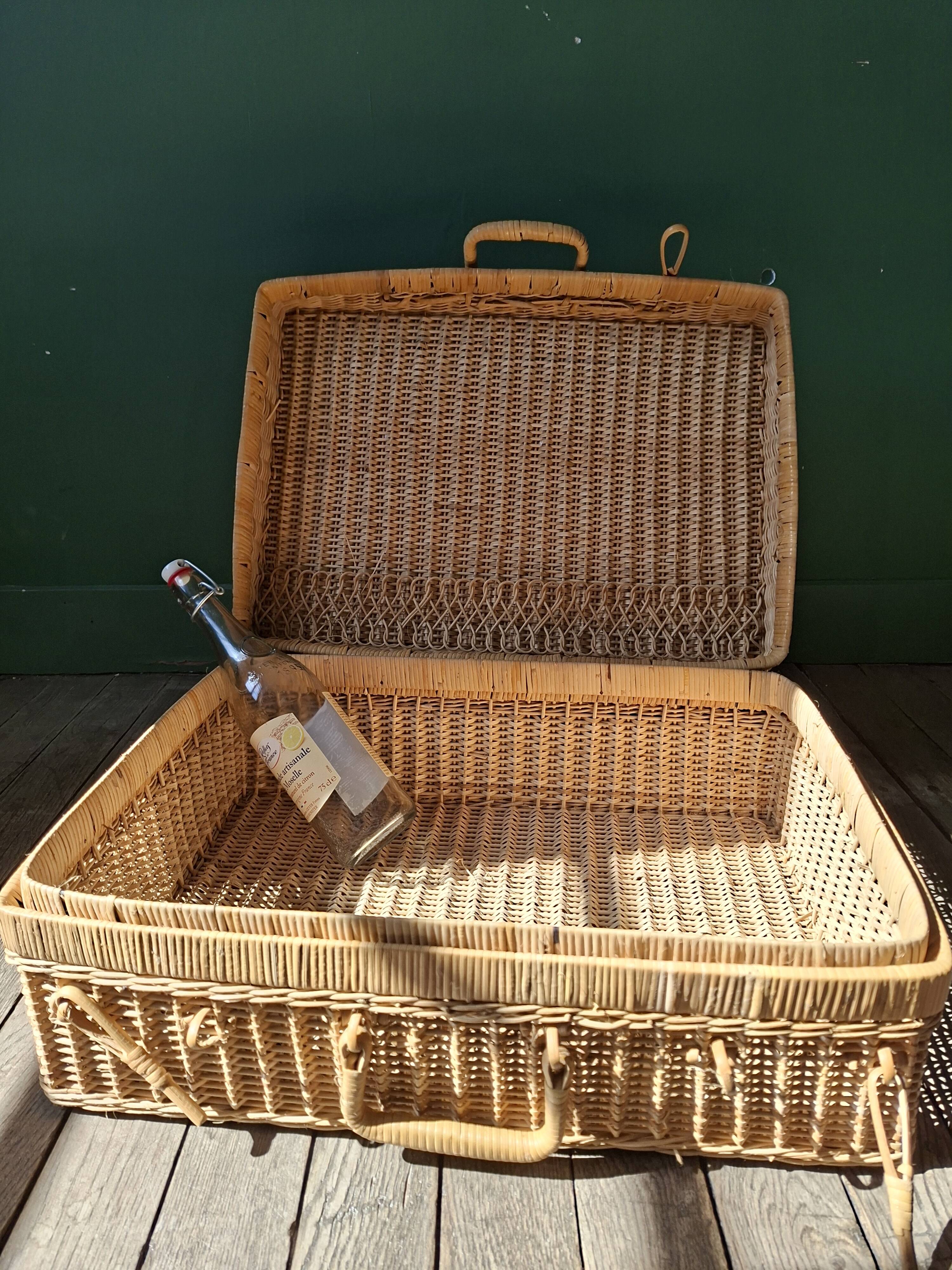 Valise en osier vintage