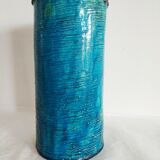 Vase rouleau à glaçure bleue signé Triki
