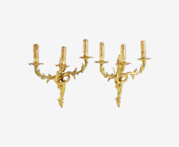 Paire d'appliques en bronze doré de style louis xv a 3 branches de lumiere